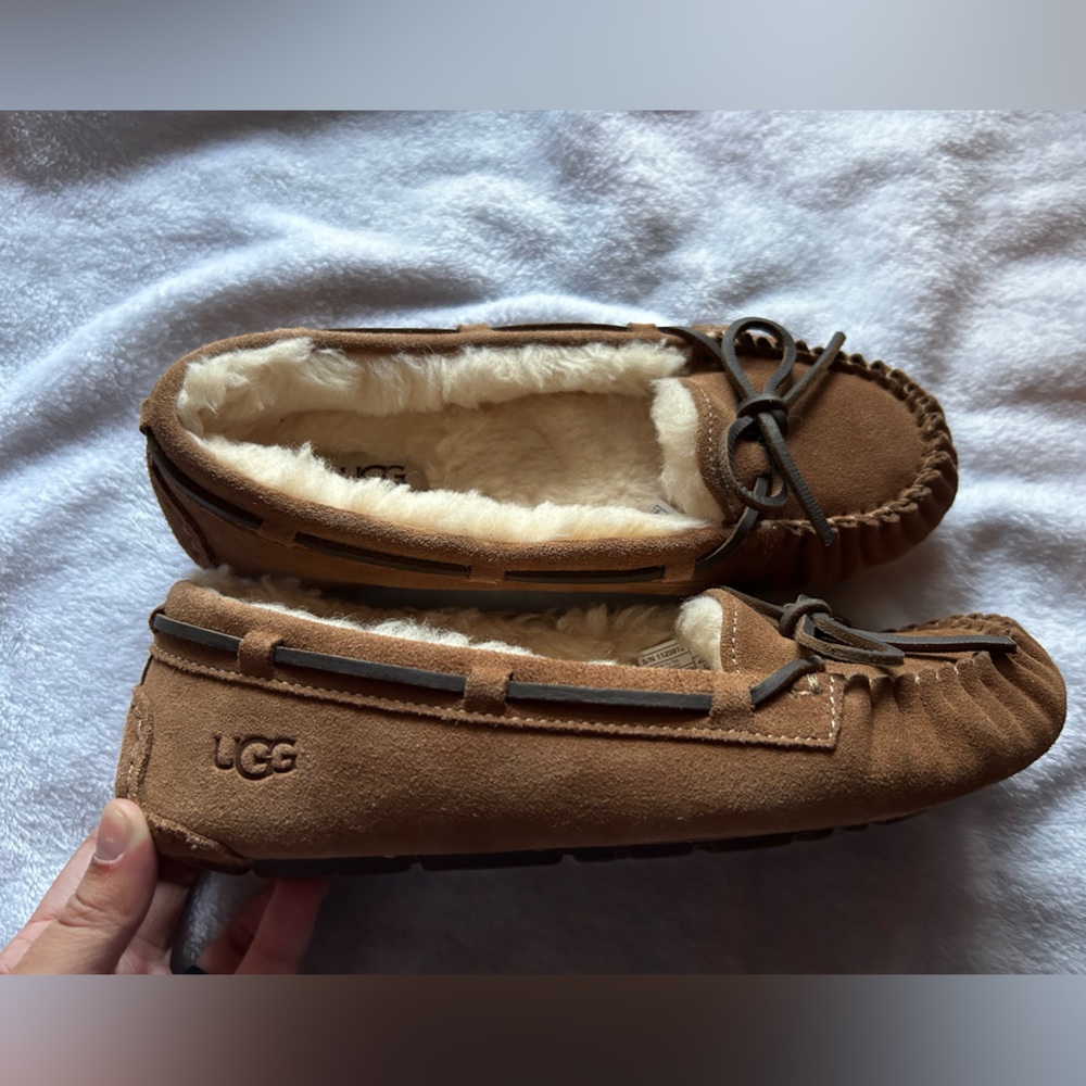 UGG Women’s Chestnut Slippers - Like New